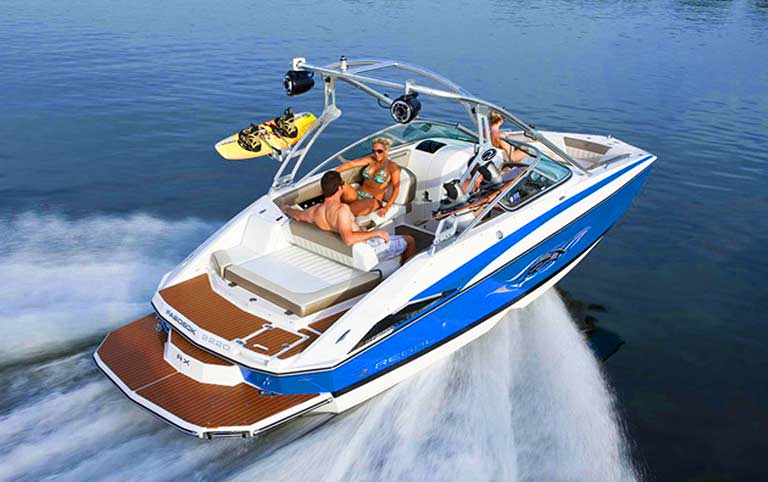 Wakeboard Waterskiing Tubing Boat